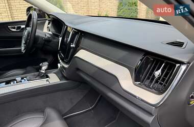 Внедорожник / Кроссовер Volvo XC60 2018 в 