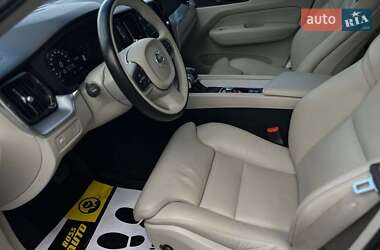 Внедорожник / Кроссовер Volvo XC60 2018 в 