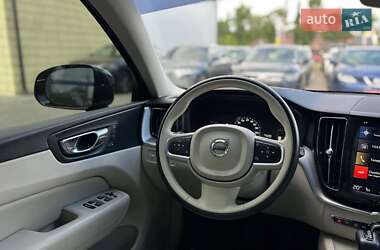 Внедорожник / Кроссовер Volvo XC60 2018 в 