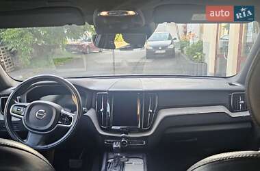 Внедорожник / Кроссовер Volvo XC60 2018 в 