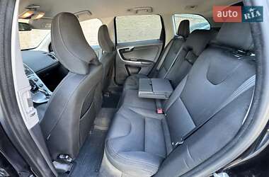 Внедорожник / Кроссовер Volvo XC60 2017 в 