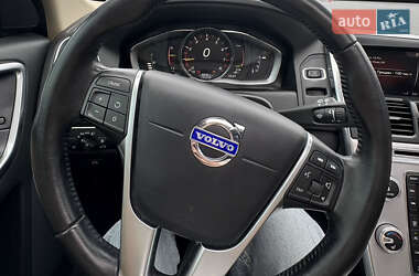 Внедорожник / Кроссовер Volvo XC60 2017 в 