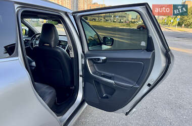 Внедорожник / Кроссовер Volvo XC60 2015 в 