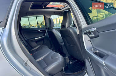 Внедорожник / Кроссовер Volvo XC60 2015 в 