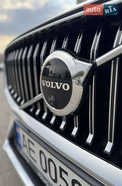 Позашляховик / Кросовер Volvo XC60 2022 в 