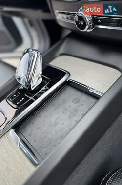 Позашляховик / Кросовер Volvo XC60 2022 в 