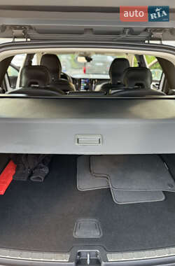 Позашляховик / Кросовер Volvo XC60 2022 в 