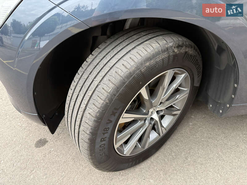 Внедорожник / Кроссовер Volvo XC60 2019 в Ровно