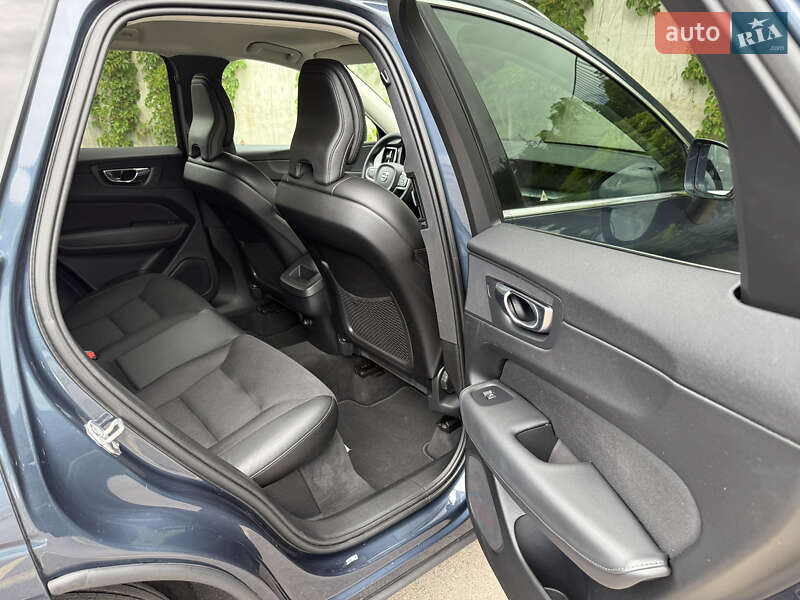 Внедорожник / Кроссовер Volvo XC60 2019 в Ровно