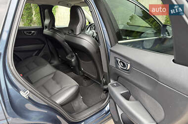 Внедорожник / Кроссовер Volvo XC60 2019 в 