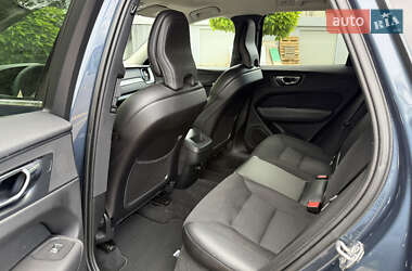 Внедорожник / Кроссовер Volvo XC60 2019 в 