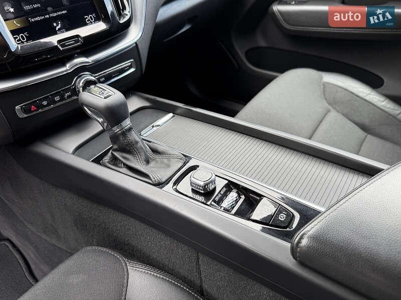 Внедорожник / Кроссовер Volvo XC60 2019 в Ровно