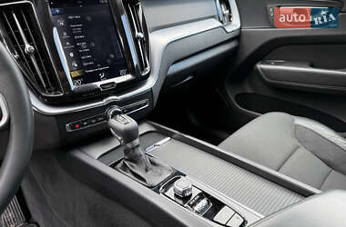 Внедорожник / Кроссовер Volvo XC60 2019 в 