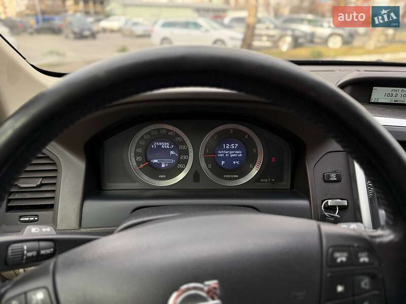 Внедорожник / Кроссовер Volvo XC60 2009 в Черновцах