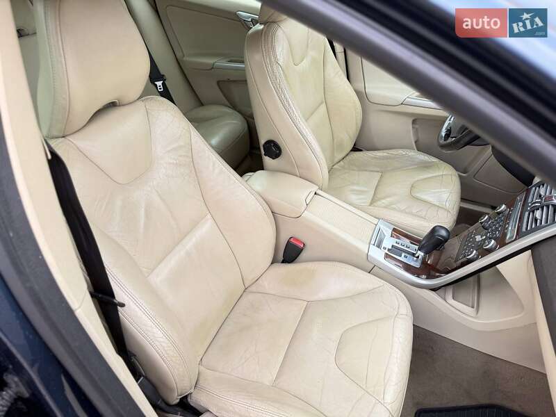 Внедорожник / Кроссовер Volvo XC60 2009 в Черновцах