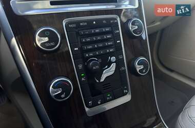 Внедорожник / Кроссовер Volvo XC60 2013 в 