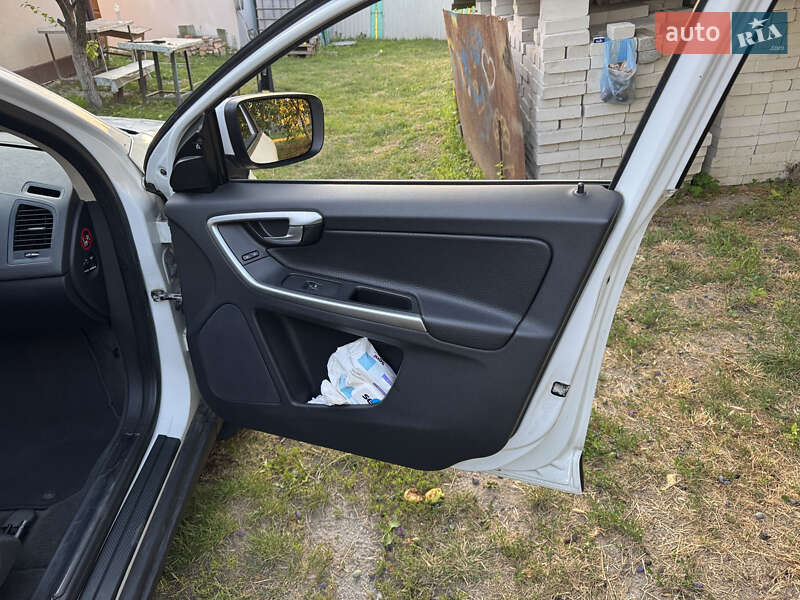Внедорожник / Кроссовер Volvo XC60 2011 в Киеве