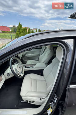 Внедорожник / Кроссовер Volvo XC60 2021 в 