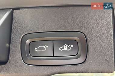 Внедорожник / Кроссовер Volvo XC60 2021 в 