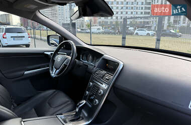Внедорожник / Кроссовер Volvo XC60 2016 в 