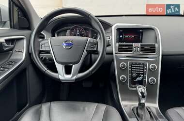 Внедорожник / Кроссовер Volvo XC60 2015 в 