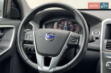 Внедорожник / Кроссовер Volvo XC60 2015 в 