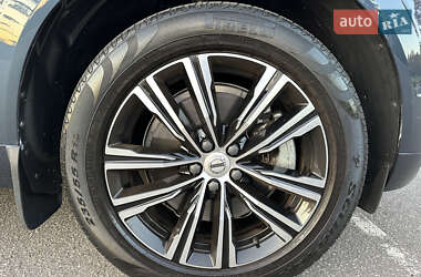 Внедорожник / Кроссовер Volvo XC60 2021 в 