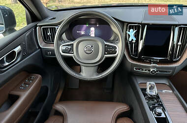 Внедорожник / Кроссовер Volvo XC60 2021 в 