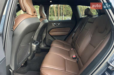 Внедорожник / Кроссовер Volvo XC60 2021 в 