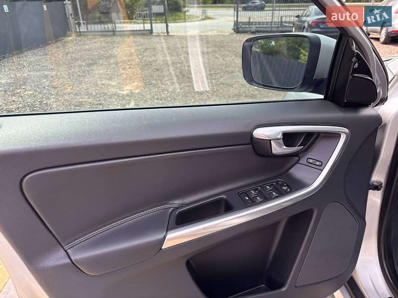 Позашляховик / Кросовер Volvo XC60 2017 в Львові