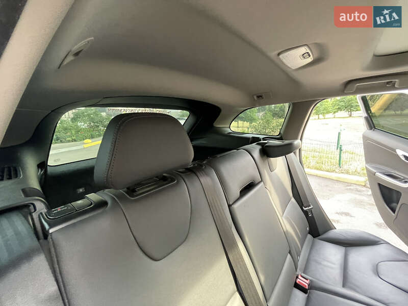 Позашляховик / Кросовер Volvo XC60 2015 в Києві