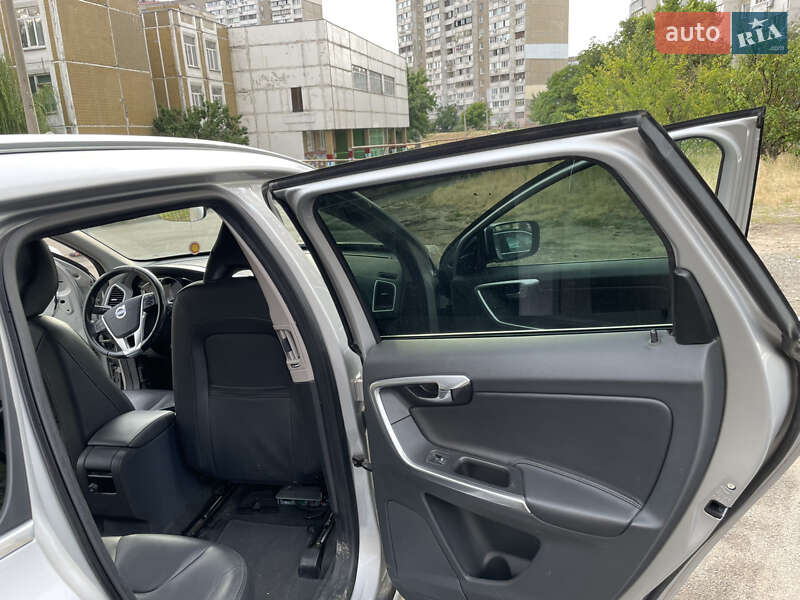 Позашляховик / Кросовер Volvo XC60 2015 в Києві