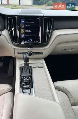 Внедорожник / Кроссовер Volvo XC60 2020 в 