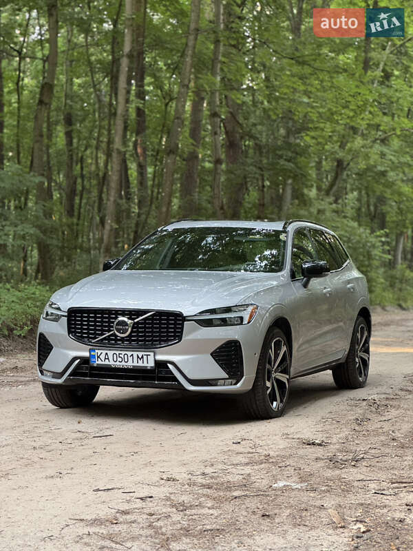 Внедорожник / Кроссовер Volvo XC60 2021 в 
