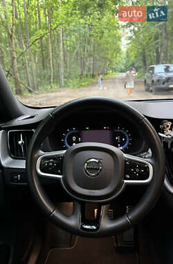 Внедорожник / Кроссовер Volvo XC60 2021 в 