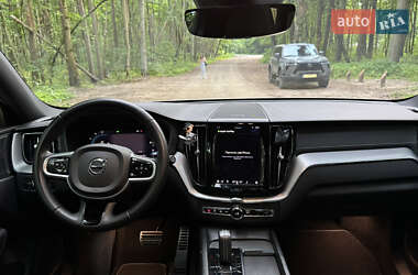 Внедорожник / Кроссовер Volvo XC60 2021 в 