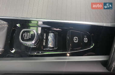 Внедорожник / Кроссовер Volvo XC60 2020 в 