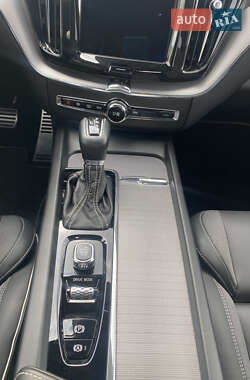 Внедорожник / Кроссовер Volvo XC60 2020 в 