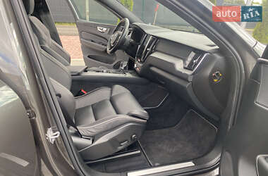 Внедорожник / Кроссовер Volvo XC60 2020 в 