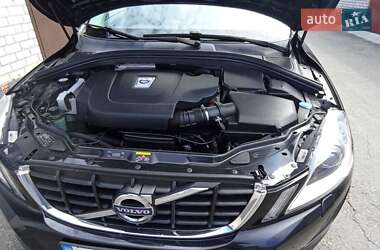 Позашляховик / Кросовер Volvo XC60 2010 в 