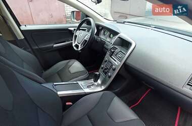 Позашляховик / Кросовер Volvo XC60 2010 в 