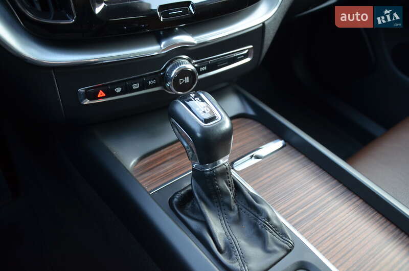 Внедорожник / Кроссовер Volvo XC60 2018 в Киеве фото 31 Внедорожник / Кроссовер Volvo XC60 2018 в Киеве