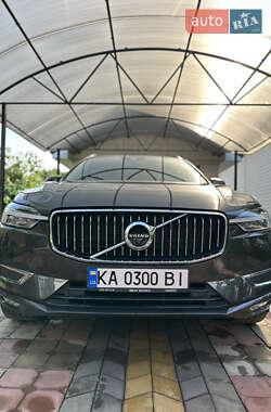 Внедорожник / Кроссовер Volvo XC60 2017 в 