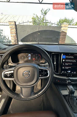 Внедорожник / Кроссовер Volvo XC60 2017 в 