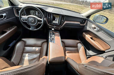 Внедорожник / Кроссовер Volvo XC60 2017 в 