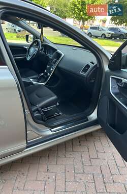 Внедорожник / Кроссовер Volvo XC60 2015 в 