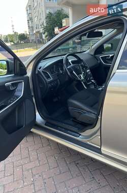 Внедорожник / Кроссовер Volvo XC60 2015 в 