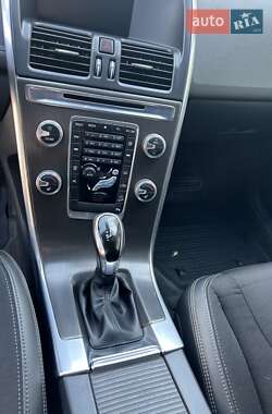 Внедорожник / Кроссовер Volvo XC60 2015 в 