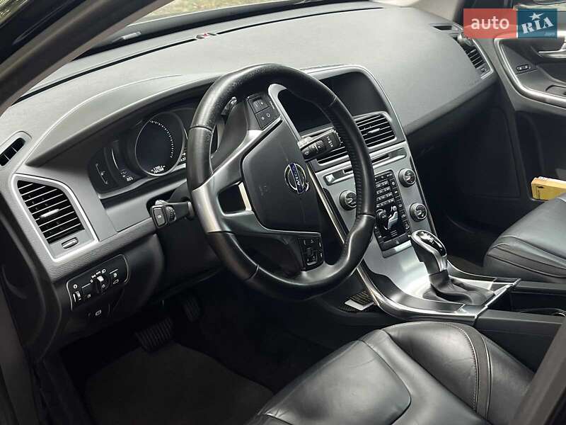 Внедорожник / Кроссовер Volvo XC60 2016 в Киеве