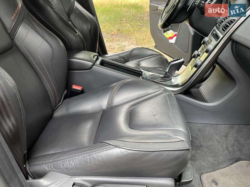 Внедорожник / Кроссовер Volvo XC60 2016 в Киеве